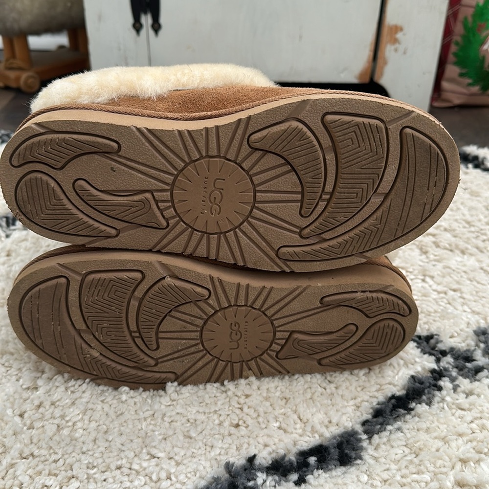 Ugg - image 3